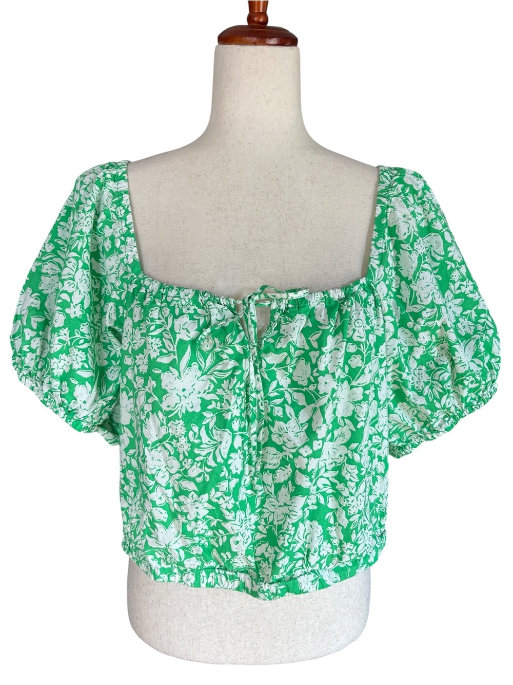 Universal Thread Green & White Floral Elastic-Waist Women’s Top